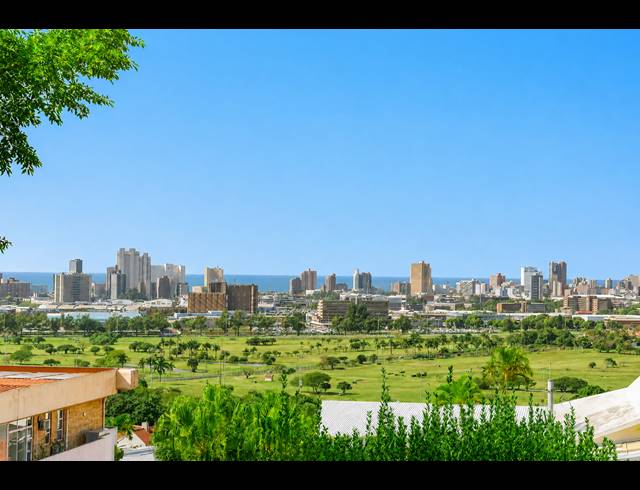 4 BEDROOM HOUSE FOR SALE IN ESSENWOOD